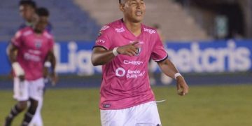 Alianza Lima: Darlin Leiton llegó al Perú para sumarse a pretemporada blanquiazul