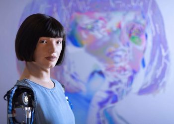 Ai-da, la robot que escribe poesía y crea obras de arte