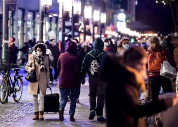 Alemania registra nuevo récord de contagios de coronavirus y más de 200 muertos en plena cuarta ola de la pandemia