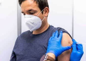 Austria multará con hasta 3.600 euros a los mayores de 14 que no se vacunen