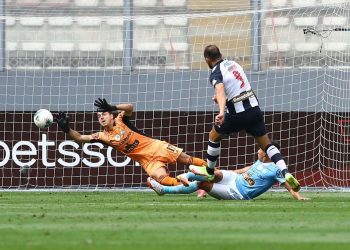 Alianza Lima venció 1-0 a Sporting Cristal con un golazo de Hernán Barcos