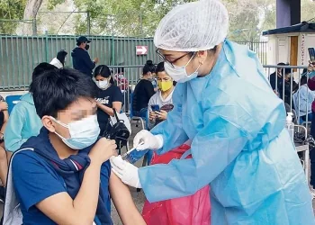 Carné de vacunación se exigirá desde menores de 12 años para ingresar a espacios cerrados