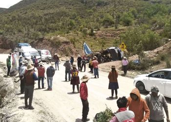 Comunidades de Cusco culpan al Gobierno y minera por bloqueo de corredor