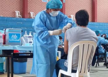 COVID-19: ¿Cuáles son los efectos secundarios de las vacunas reportados en Perú?
