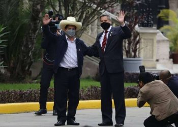 Pedro Castillo se reunió con Francisco Sagasti a horas de saber si se admite o no la vacancia