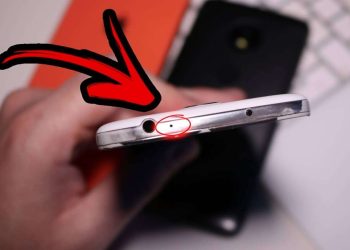 ¿Para qué sirve el pequeño agujero que está ubicado en la parte inferior del celular?