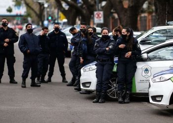 Estados Unidos: agente de la policía asesinó a disparos a una adolescente en un confuso tiroteo