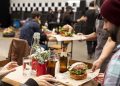 ¿Gastronomía peruana en una llantería? Cusqueña abrió en Perú el primer restaurante pop-up con estrella Michelin