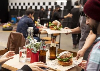 ¿Gastronomía peruana en una llantería? Cusqueña abrió en Perú el primer restaurante pop-up con estrella Michelin