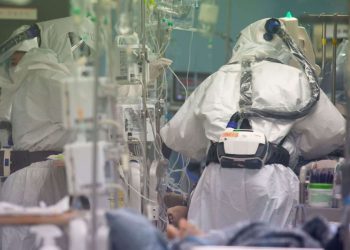 Esposa de peruano que dio positivo a variante ómicron tiene síntomas y está en Perú