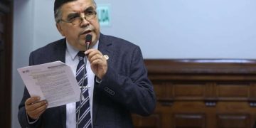 Alex Paredes tras renuncia de Avelino Guillén: “Respeto su decisión personal”