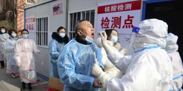 China confina la ciudad de Anyang, con 5 millones de habitantes, por brote de la COVID-19