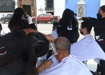 Trujillanos se unen a la campaña de donar su cabello y así limpiar el mar de Ventanilla