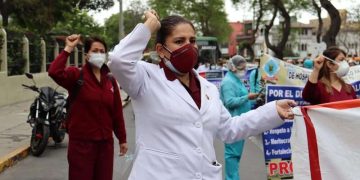 Candidata al decanato nacional del Colegio de Obstetras del Perú propone reducir brecha de profesionales