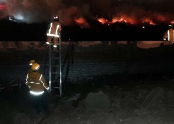 Dos incendios dejan en la calle a 16 familias en Piura