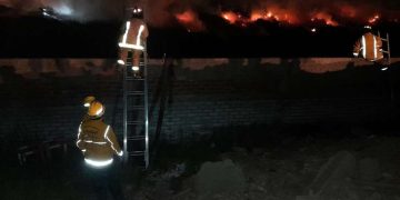 Dos incendios dejan en la calle a 16 familias en Piura