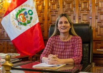 Presidenta del Congreso considera “falta de respeto” e “irresponsabilidad” críticas de Mirtha Vásquez
