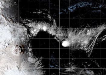 Tsunami causa «daños significativos» en Tonga que permanece incomunicada