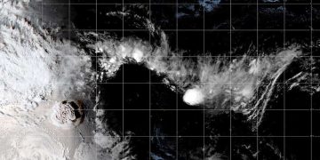 Tsunami causa «daños significativos» en Tonga que permanece incomunicada