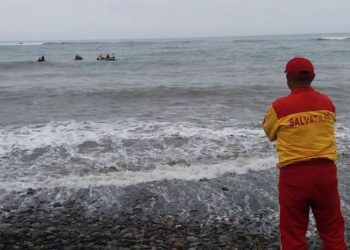 Tumbes: Rescatan a una mujer que se ahogaba en la playa de Zorritos