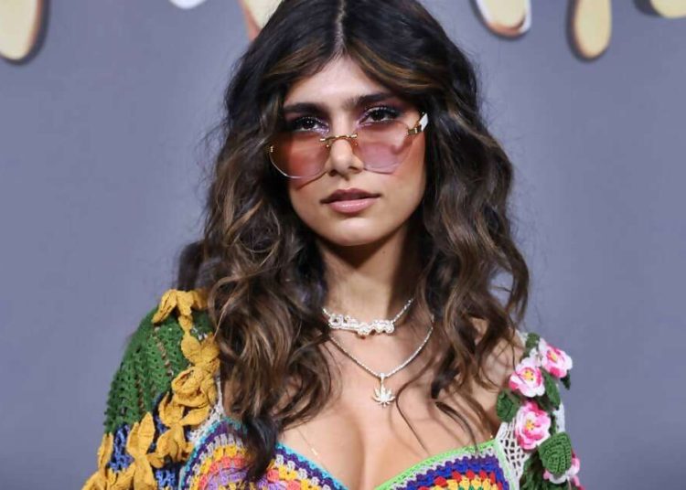 mia-khalifa-cap