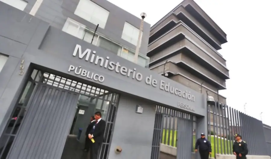 fachada del minitserio de educacion del gobierno peruano