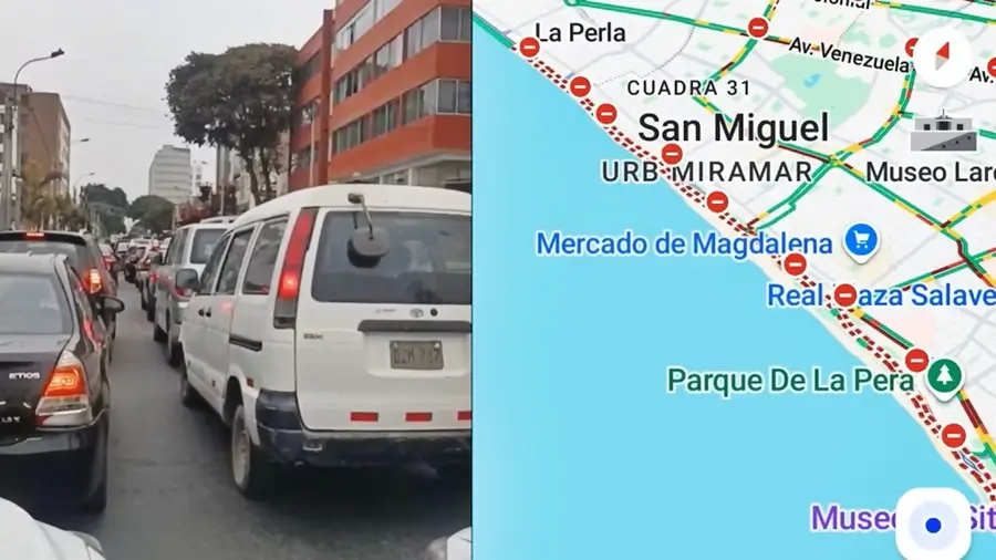 automoviles detenidos en el lado izquierdo, lado derecho un mapa