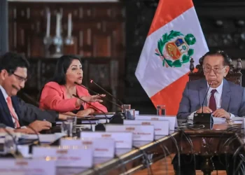 Reunión oficial del Consejo de Ministros en Palacio de Gobierno para discutir medidas ante la crisis energética en el país.