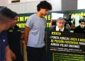 Adrián Villar Chirinos siendo custodiado tras dictarse 9 meses de prisión preventiva por el caso Lizeth Marzano
