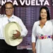 Keiko Fujimori y Roberto Sánchez saludando juntos en el estrado durante el debate presidencial de la segunda vuelta electoral 2026.