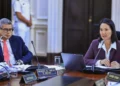 Keiko Fujimori y miembros del gabinete durante una sesión oficial del Consejo de Ministros