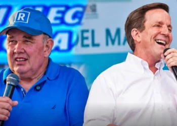 Rafael López Aliaga y Francis Allison durante eventos políticos sobre la encuesta Ipsos en Lima.