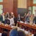 Iber Maraví protagoniza un acalorado choque con ministros durante la comisión en el Senado.