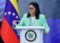 Delcy Rodríguez adelanta la Navidad en Venezuela ante el creciente malestar ciudadano por los apagones nacionales.