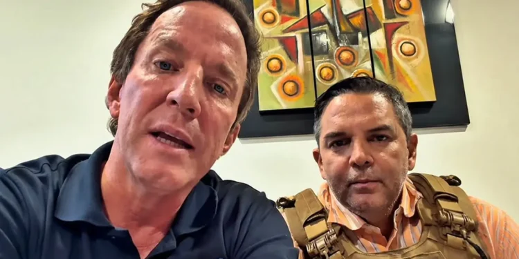 Luis Miguel Llanos junto a Francis Allison durante una transmisión en redes sociales.