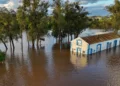 Casa inundada por la crecida del río Paraná en Argentina ante la llegada del fenómeno El Niño.