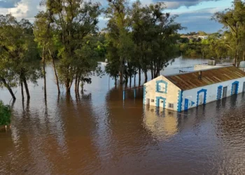 Casa inundada por la crecida del río Paraná en Argentina ante la llegada del fenómeno El Niño.